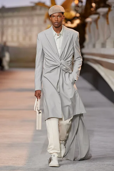 Look 25
